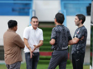 Pelatih Timnas Indonesia U-23 Gerald Vanenburg Pantau Latihan Persis Solo hingga Temui Bek Jangkung PSIS Semarang