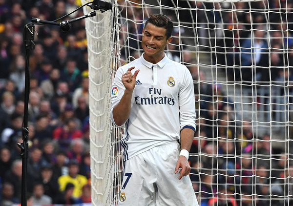 Fans Ejek Ronaldo Homo, Barcelona Terancam Sanksi