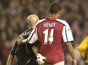 7 Kemenangan Kandang Spesial Arsenal vs Manchester United, dari Hat-trick Alan Smith hingga Blunder Barthez