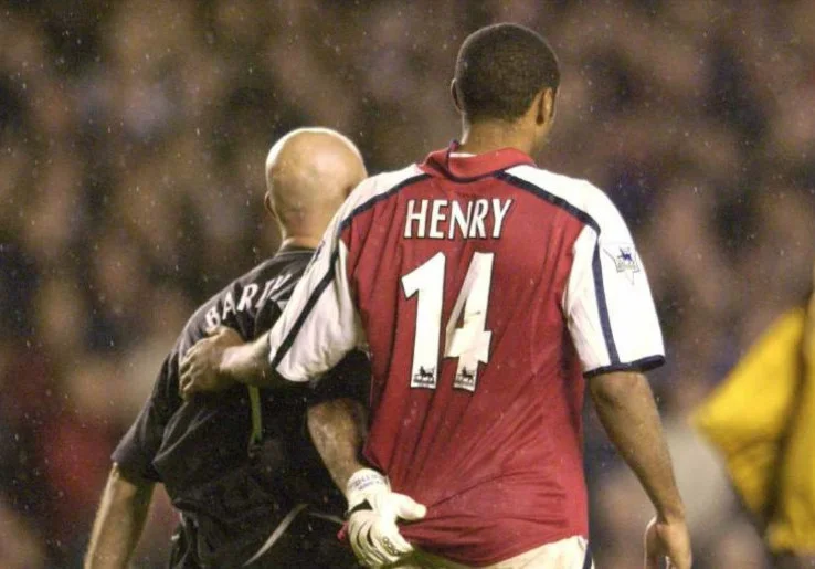 7 Kemenangan Kandang Spesial Arsenal vs Manchester United, dari Hat-trick Alan Smith hingga Blunder Barthez