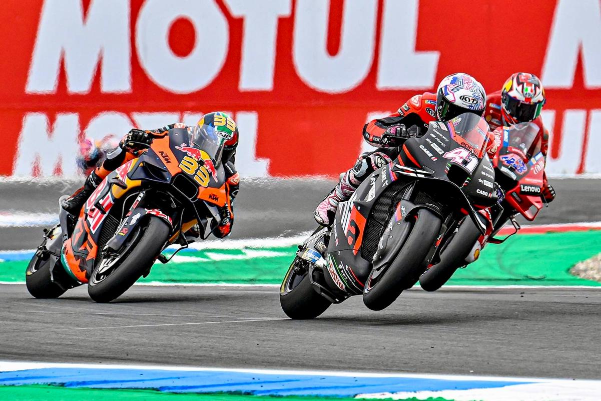 Aleix Espargaro Buat Binder Angkat Topi