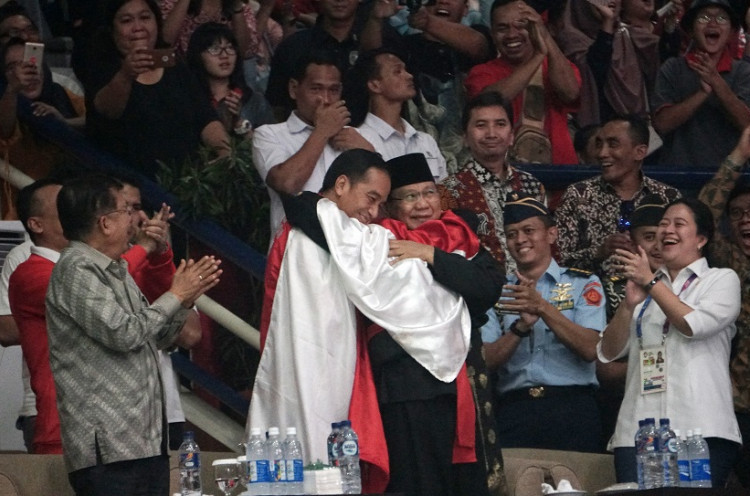 Cerita Pesilat Hanifan bersama Jokowi-Prabowo Berpelukan dalam Balutan Bendera Merah Putih