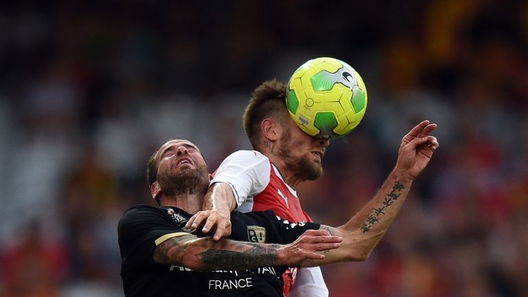 Dalam 10-15 Tahun Lagi, Sundulan Bisa Hilang dari Sepak Bola