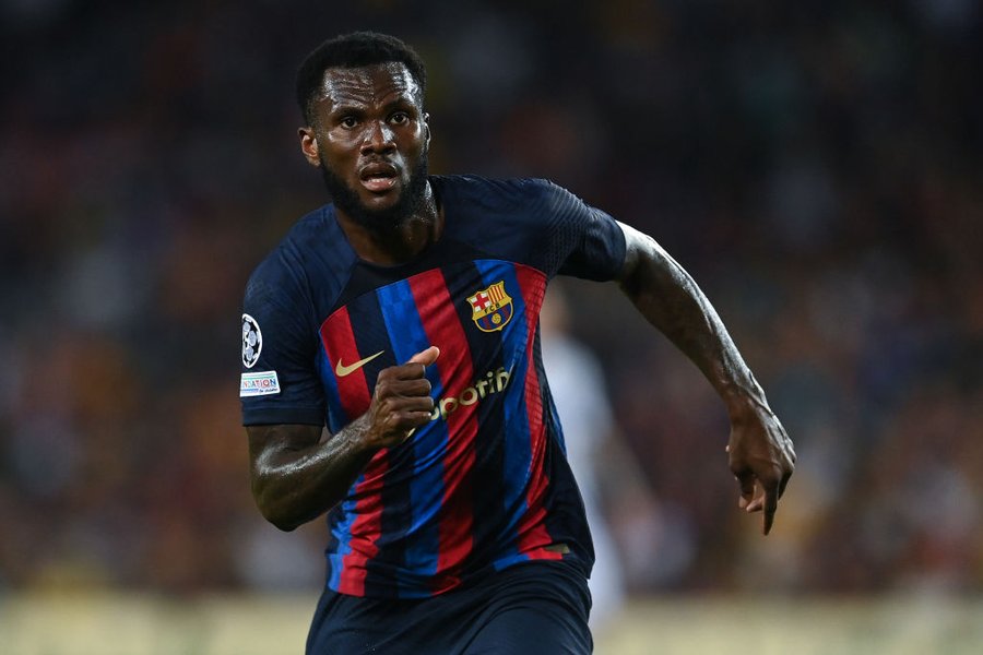 Dikaitkan dengan Inter, Franck Kessie Ngotot Bertahan di Barcelona