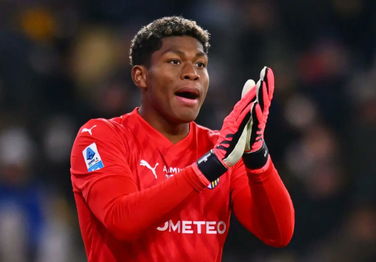 Mike Maignan Menuju Pintu Keluar, AC Milan Pantau Dua Kiper Muda