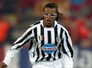 Keberadaan Helm dan Kacamata di Pertandingan Sepak Bola: Bukan untuk Gaya