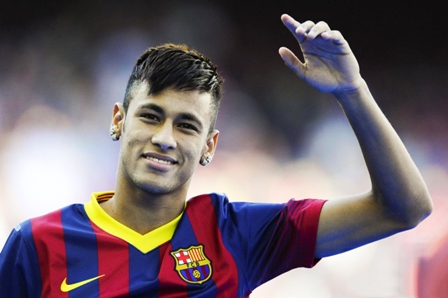 Neymar Setingkat Messi dan Ronaldo