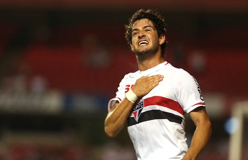 Tottenham Juga Minati Alexandre Pato