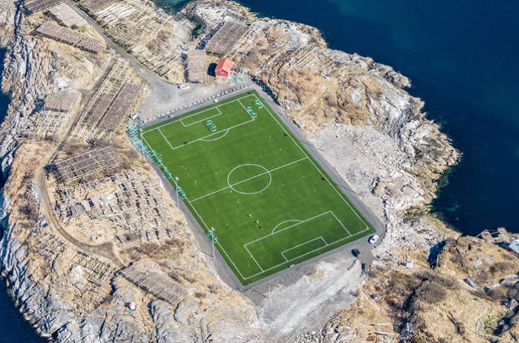 Henningsvar: Lapangan Sepakbola Terindah di Bumi