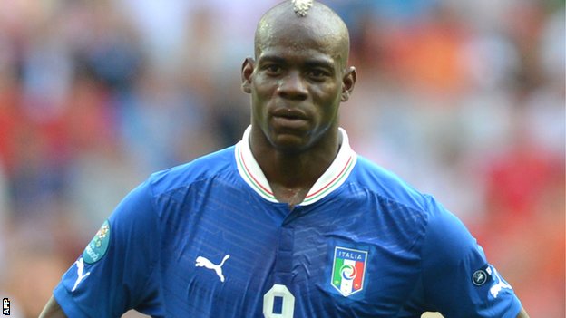 Mario Balotelli Jalani Operasi