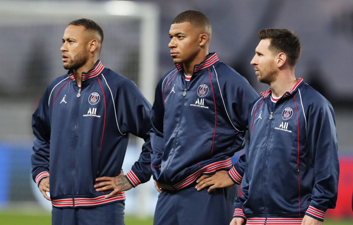 Bom Waktu di Kamar Ganti Pemain PSG