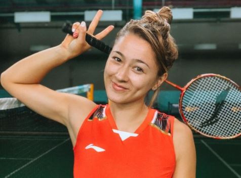 Gronya Somerville Sambut Imlek dengan Kostum Serba Merah