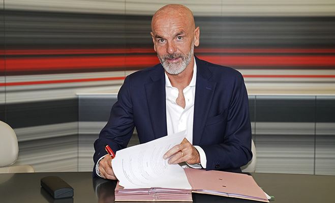 Meski Ditentang Fans, AC Milan Tetap Tunjuk Stefano Pioli sebagai Pelatih Baru