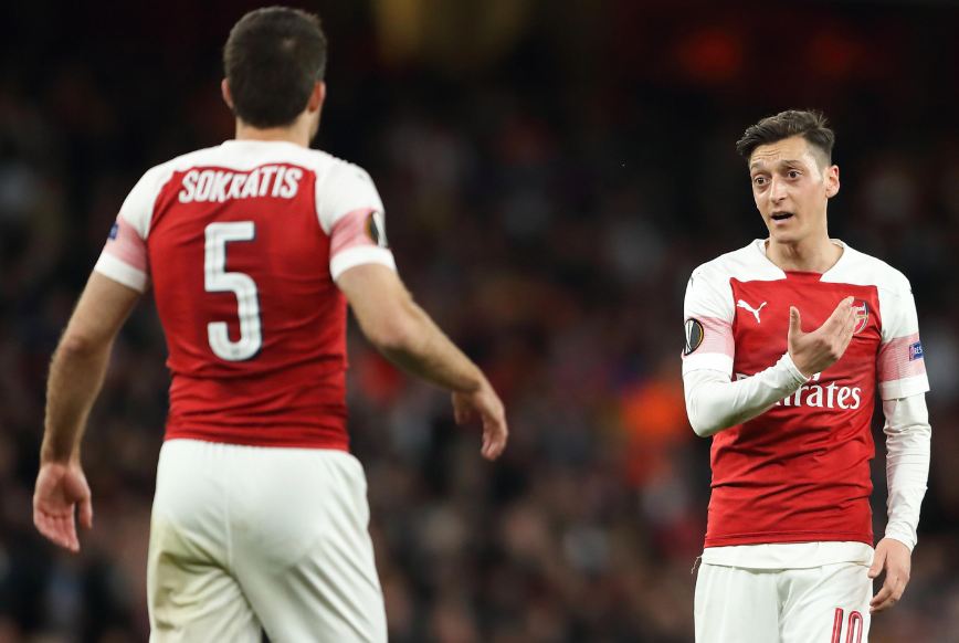 Tugas Berat Arsenal Memotivasi Dua Pemain yang Terasingkan, Mesut Ozil dan Sokratis