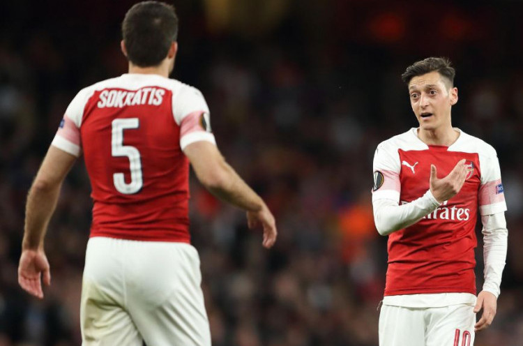 Tugas Berat Arsenal Memotivasi Dua Pemain yang Terasingkan, Mesut Ozil dan Sokratis
