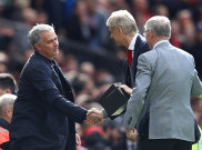 Arsene Wenger Sampai Terkejut Diberi Kado Perpisahan oleh Sir Alex Ferguson