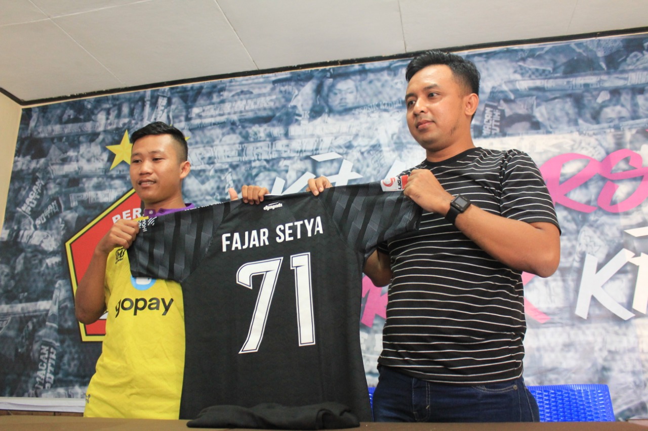 Jersey Kiper Persik Terjual Rp2,1 Juta untuk Donasi Lawan Virus Corona
