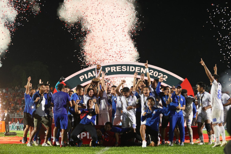 Arema FC Berburu Bek Baru Gantikan Syaeful Anwar
