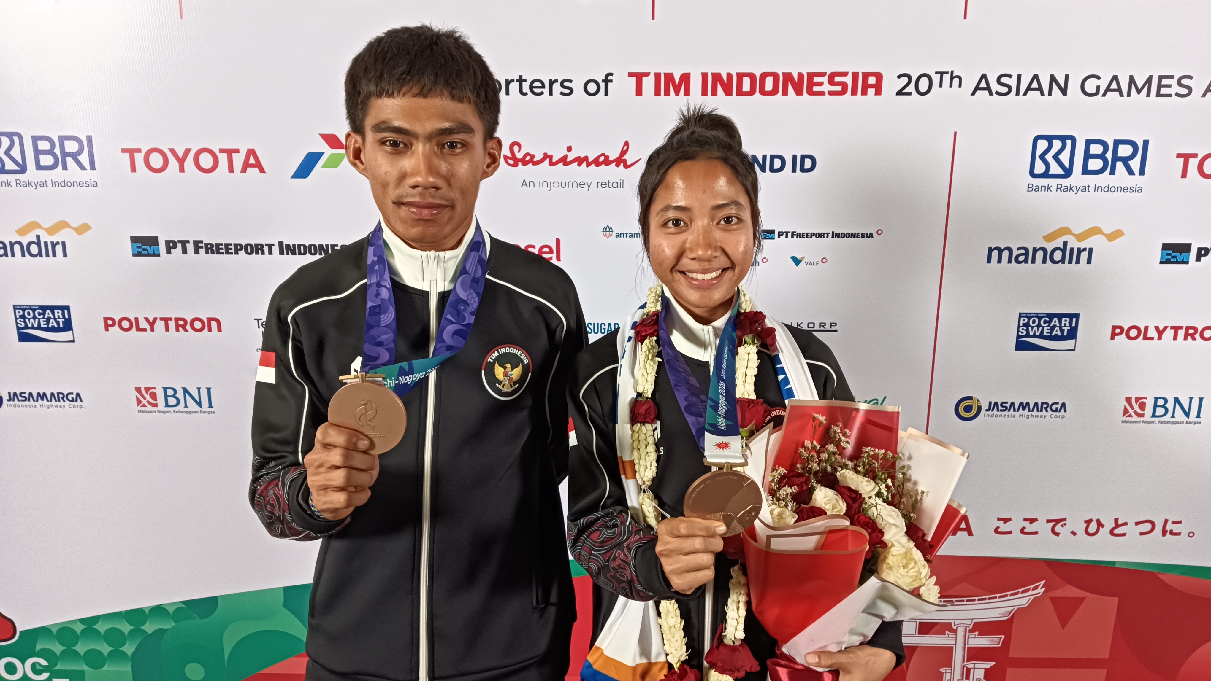 Atlet balap sepeda Indonesia, Feri Yudoyono dan Sayu Bella Sukma Dewi. (BolaSkor.com/Gazza Roosarayatama)