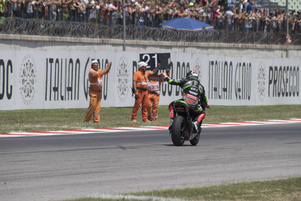 Hanya Ada 19 Motor Saat Lomba, Superbike Bantah Kualitas Menurun