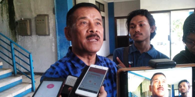 Manajer Persib Bandung, Umuh Muchtar, mengkritik operator TSC 2016