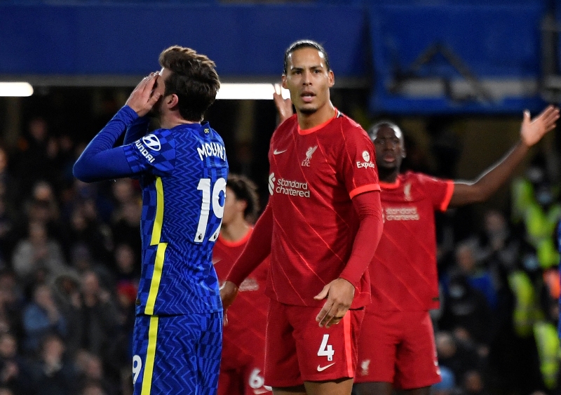 Man City Melesat, Virgil van Dijk Menolak Menyerah