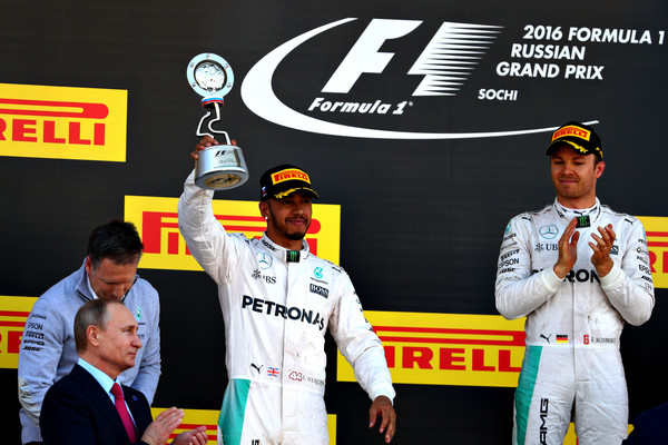 Nico Rosberg dan Lewis Hamilton