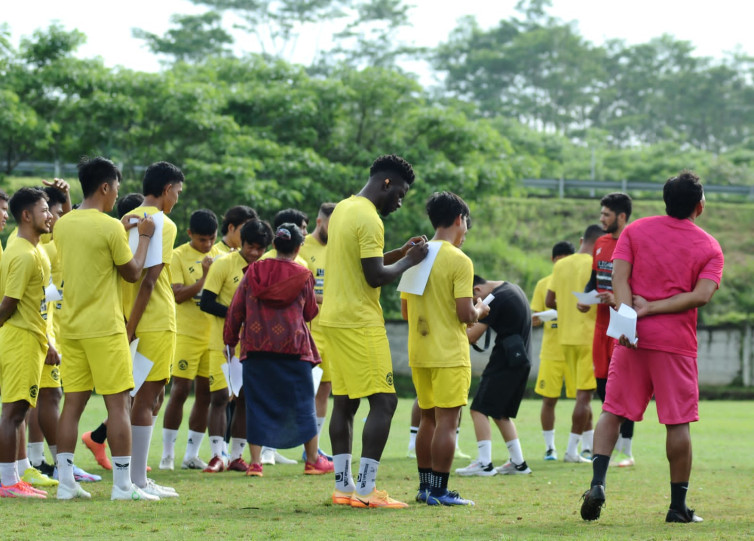 Sang Legenda Minta Support untuk Arema FC Bangkit