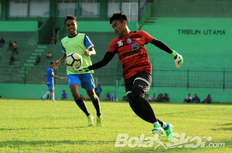 Coret Kartika Ajie, Arema FC Punya Slot untuk Kiper Baru