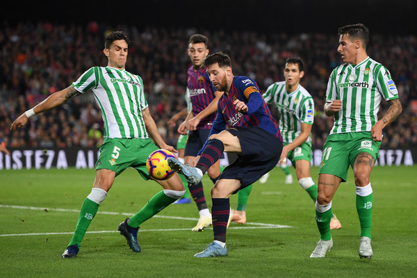 Diego Maradona Bantah Mencibir Lionel Messi