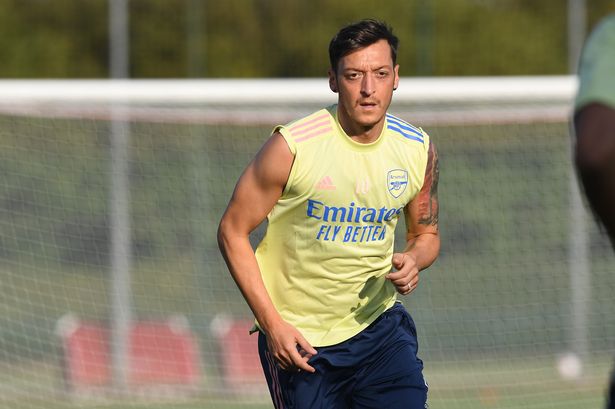Mesut Ozil Sudah Tunjuk Pewarisnya di Arsenal