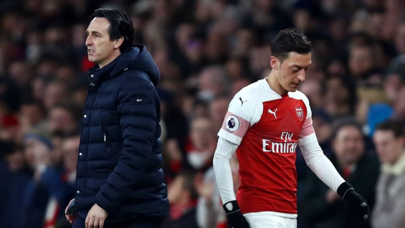Unai Emery Pertanyakan Komitmen Mesut Ozil kepada Arsenal