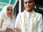 Kisah Cinta Bek Persebaya Rachmat Irianto, Berawal dari DM, Nazar, hingga Nikah Muda