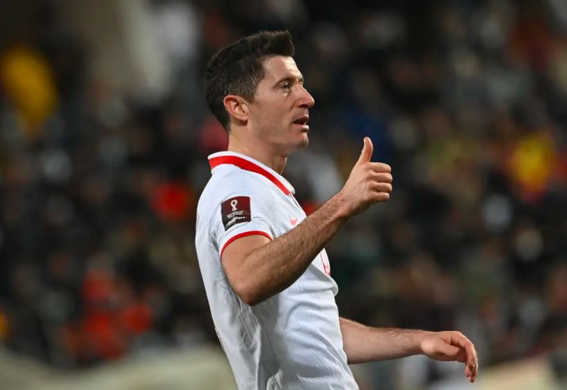 PSG Ikut Panaskan Saga Transfer Robert Lewandowski