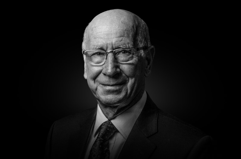 Miris, Suporter Manchester City Mengejek Mendiang Sir Bobby Charlton