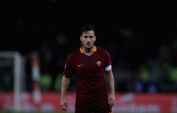 Francesco Totti Putuskan Pensiun Musim Ini