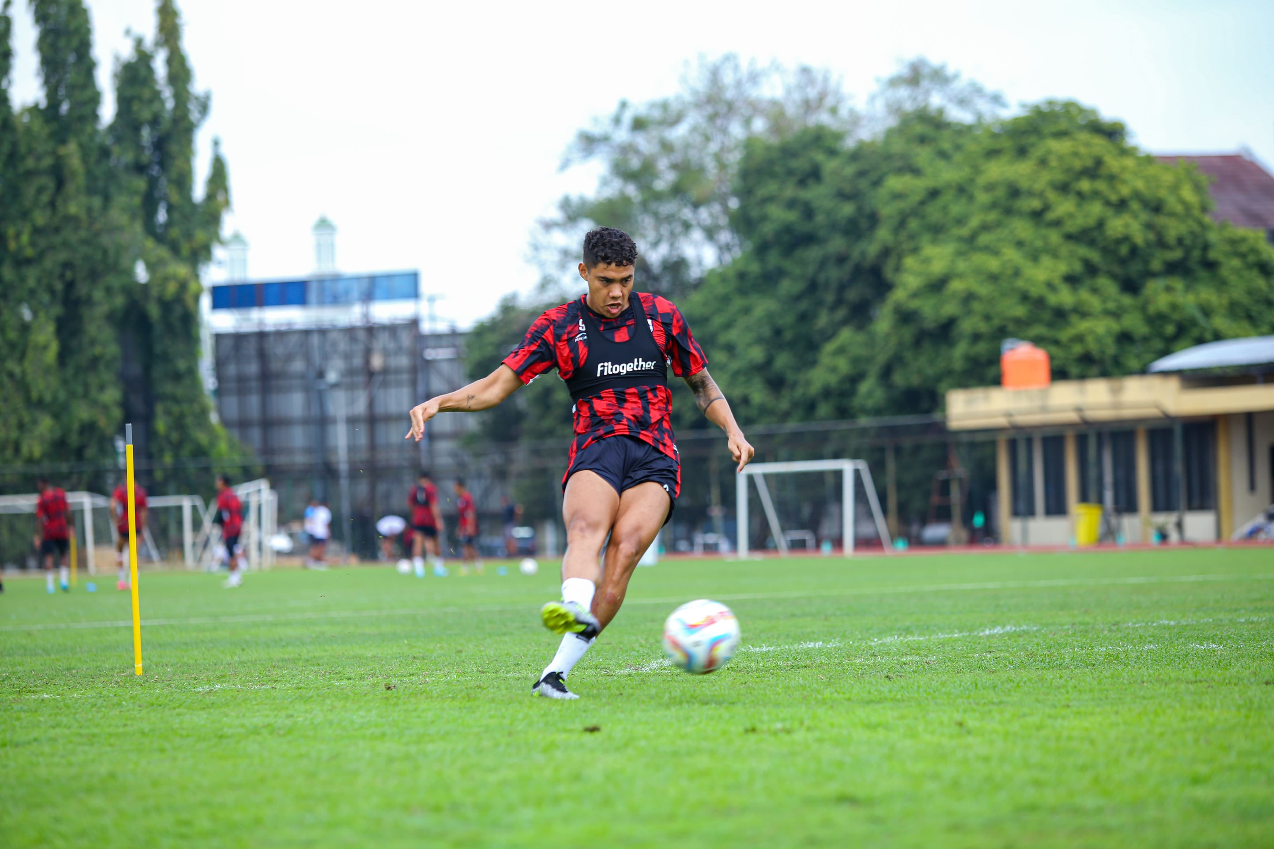 Penyerang Timnas Filipina Tak Sabar Unjuk Aksi di Hadapan Suporter Persija