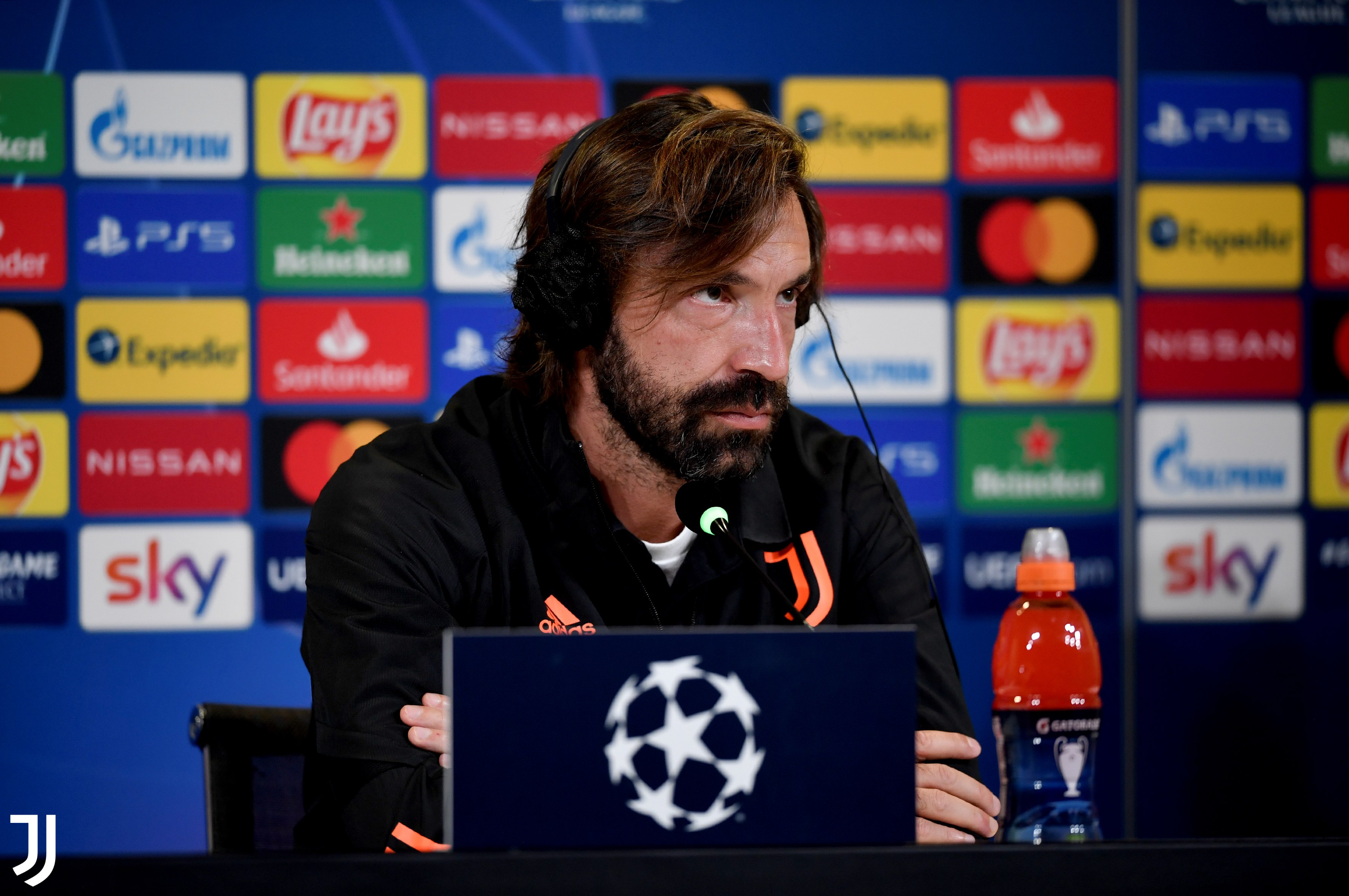 Pasang Kewaspadaan Penuh, Andrea Pirlo Nilai Ferencvaros Tak Pantas Kalah dari Barcelona