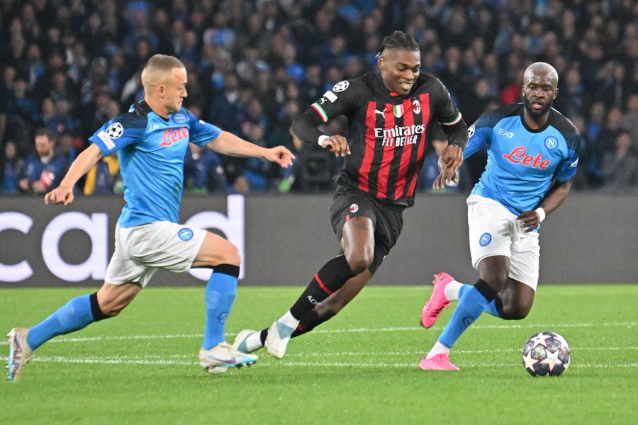 Rafael Leao Semringah Milan Jumpa Inter di Semifinal