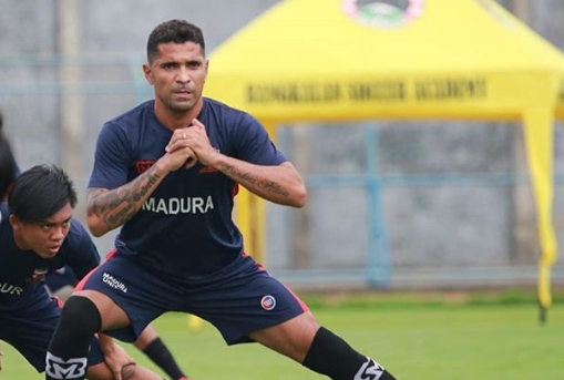 Alberto 'Beto' Goncalves Berbaju Madura United