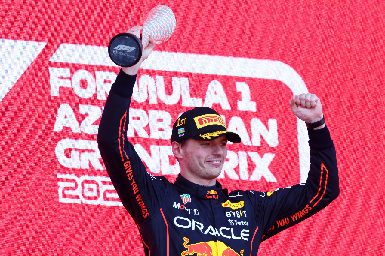 Podium Ganda Ketiga, Max Verstappen dan Sergio Perez Makin ‘Menggila’