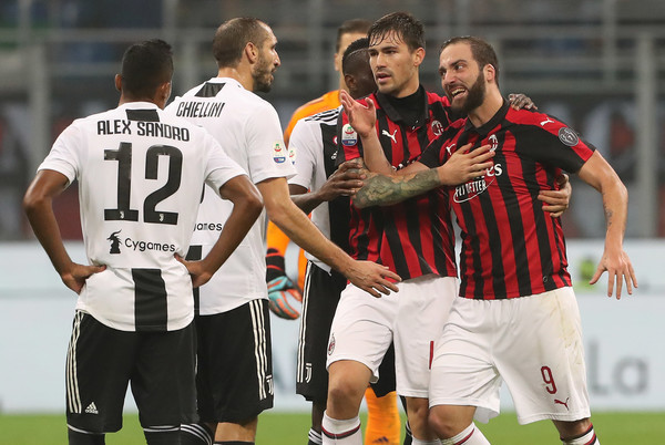 Gonzalo Higuain Legawa Dijadikan Kambing Hitam Kekalahan AC Milan