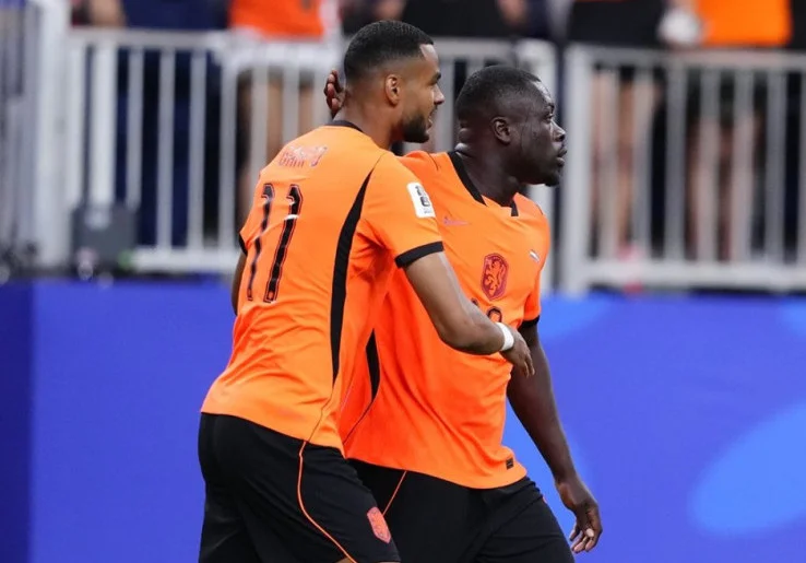 Reaksi Unik Gakpo dan Brobbey setelah Samai Rekor 12 Tahun Milik Robben-Van Persie