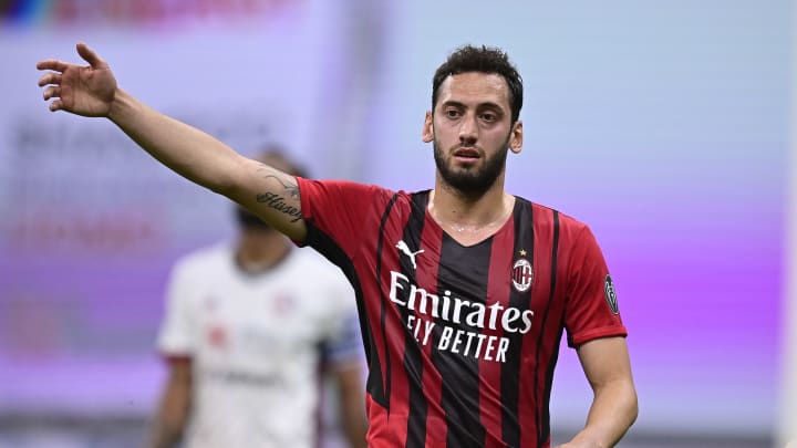 Negosiasi Buntu, Milan Cari Pengganti Hakan Calhanoglu