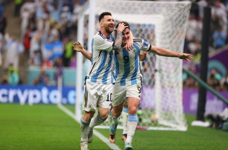 Kisah Julian Alvarez: 10 Tahun Lalu Minta Foto Bareng Lionel Messi, Sekarang Berduet di Lapangan