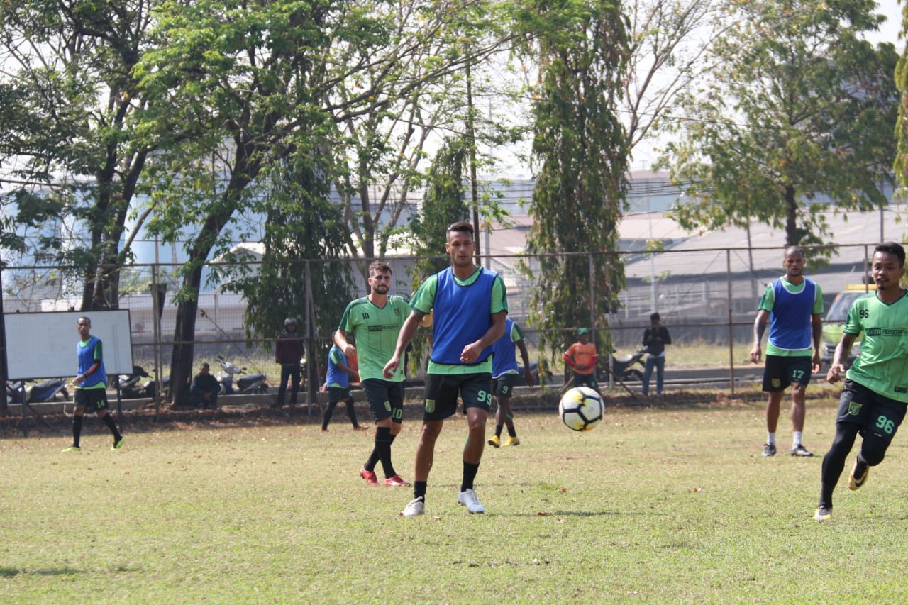 Mulai Pulih, Raphael Maitimo Bicara Kemungkinan Bela Persebaya Surabaya Kontra PS TIRA
