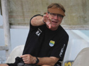 Pelatih Persib Robert Rene Alberts Menolak Disebut Youtuber