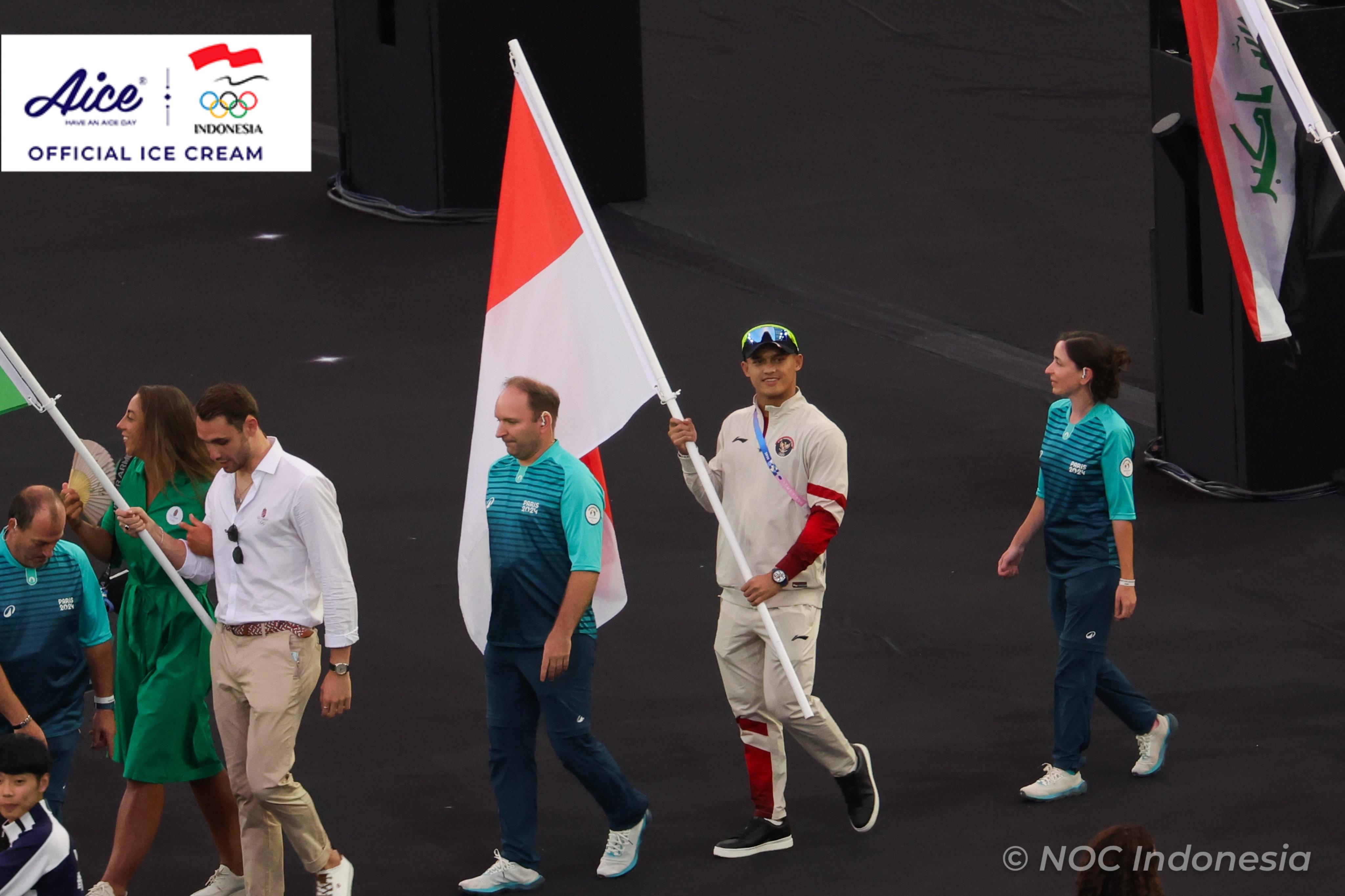 Penutupan Olimpiade Paris 2024 Berlangsung Meriah, Rizki Juniansyah Jadi Pembawa Bendera Indonesia