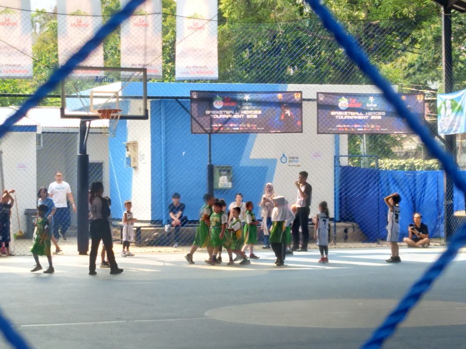 Pemain IBL Berbagi Cerita kepada Peserta Le Minerale Basketball Heroes Tournament 2018