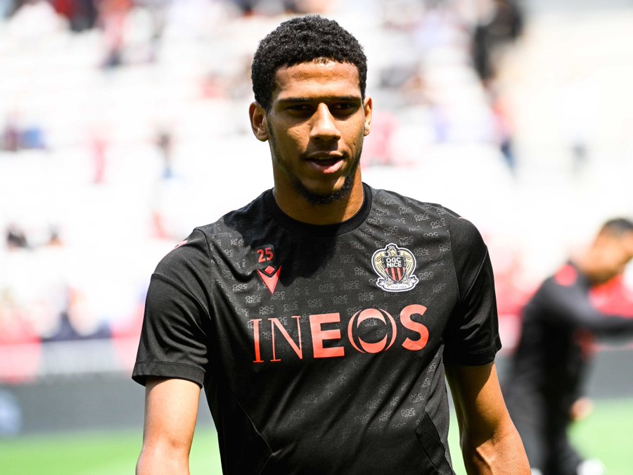 Raphael Varane Angkat Kaki, Manchester United Beralih ke Target Lama